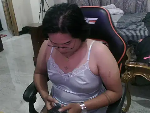 Zoe fenlon online show from October 2025 03:44:02 PM