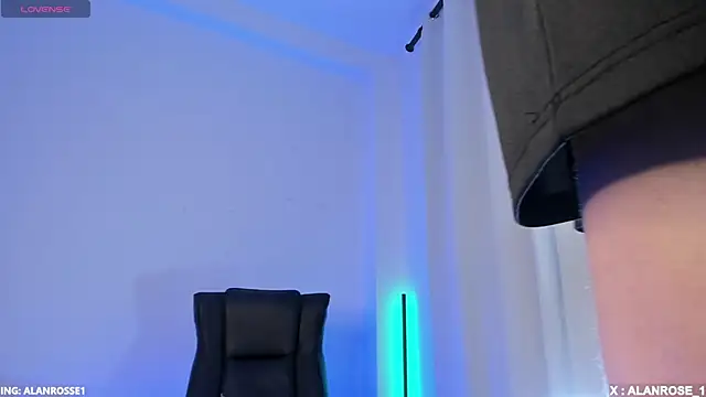 AlanRose01 online show from November 2025 09:51:02 PM