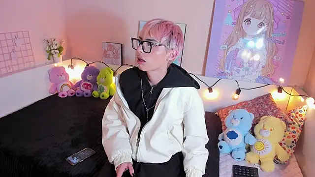 Strawberry Kitty  online show from November 2025 10:46:01 PM