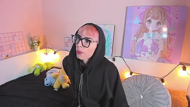 Strawberry Kitty  online show from November 2025 03:43:01 AM