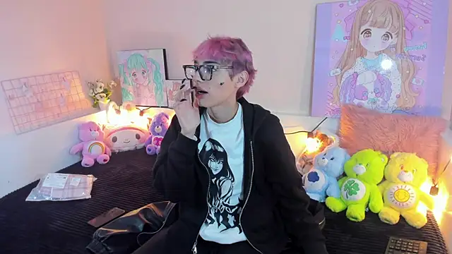 Strawberry Kitty  online show from November 2025 04:02:02 AM