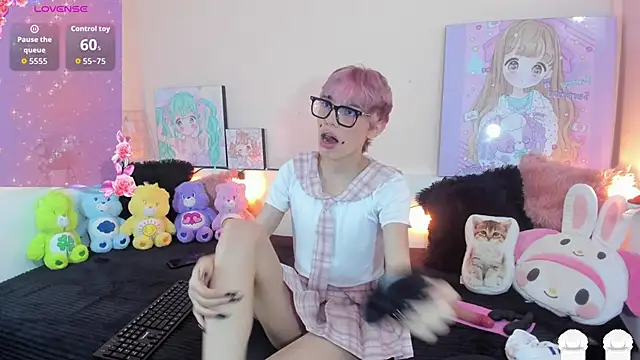 Strawberry Kitty  online show from December 2025 04:51:02 AM