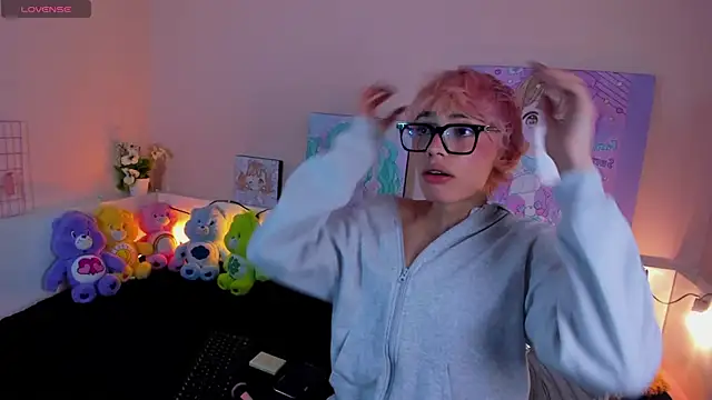 Strawberry Kitty  online show from October 2025 09:36:01 PM