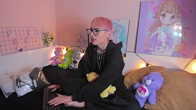 Strawberry Kitty  online show from November 2025 10:47:02 PM