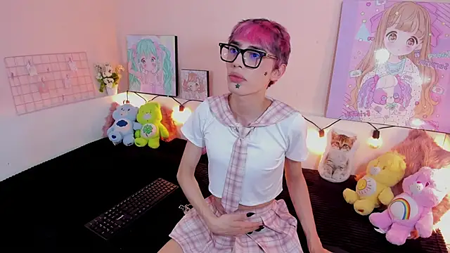 Strawberry Kitty  online show from November 2025 04:11:01 AM