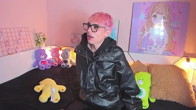 Strawberry Kitty  online show from November 2025 01:47:02 PM