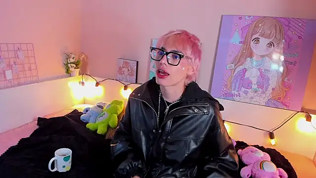 Strawberry Kitty  online show from October 2025 04:00:01 AM