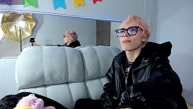 Strawberry Kitty  online show from October 2025 02:05:01 PM