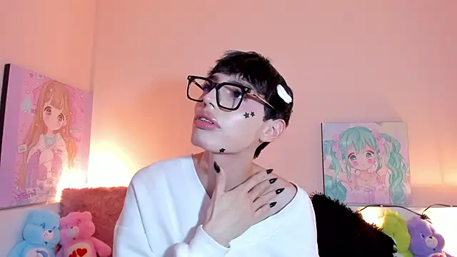 Strawberry Kitty  online show from February 2026 01:42:01 PM