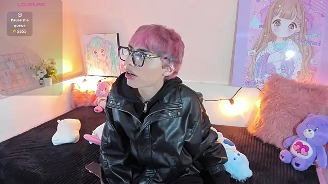 Strawberry Kitty  online show from December 2025 04:22:02 AM