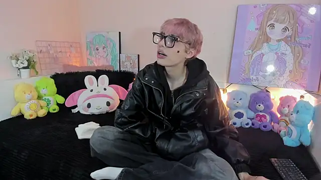 Strawberry Kitty  online show from December 2025 04:14:01 AM