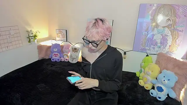 Strawberry Kitty  online show from November 2025 11:03:01 PM