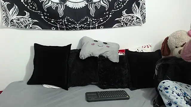 Snapshot of emily_n_abby chatting on November 2025 12:20:02 PM emily n abby online show from November 2025 12:20:02 PM