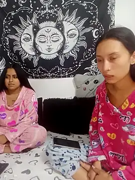 Snapshot of emily_n_abby chatting on April 2026 01:12:01 PM emily n abby online show from April 2026 01:12:01 PM