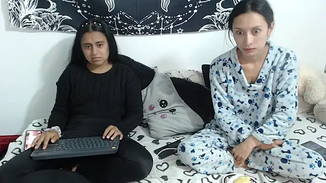 Snapshot of emily_n_abby chatting on May 2026 10:41:01 AM emily n abby online show from May 2026 10:41:01 AM