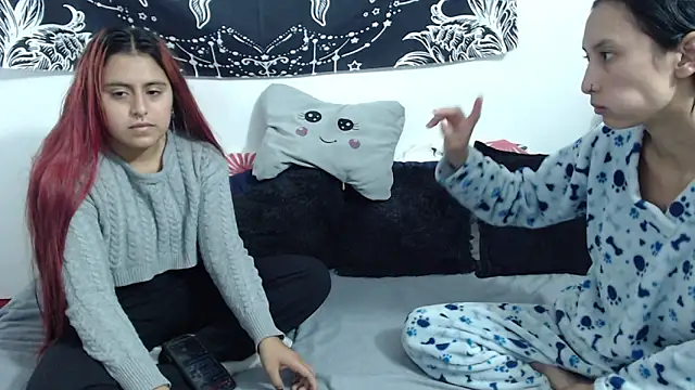 Snapshot of emily_n_abby chatting on March 2026 01:18:01 PM emily n abby online show from March 2026 01:18:01 PM