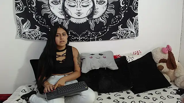 Snapshot of emily_n_abby chatting on November 2025 12:31:01 PM emily n abby online show from November 2025 12:31:01 PM