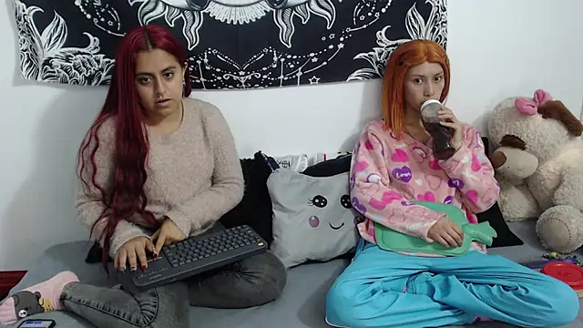 Snapshot of emily_n_abby chatting on November 2025 12:28:01 PM emily n abby online show from November 2025 12:28:01 PM