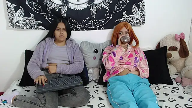 Snapshot of emily_n_abby chatting on October 2025 12:37:02 PM emily n abby online show from October 2025 12:37:02 PM