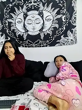 Snapshot of emily_n_abby chatting on April 2026 12:20:01 PM emily n abby online show from April 2026 12:20:01 PM