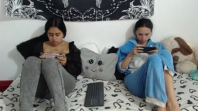 Snapshot of emily_n_abby chatting on May 2026 02:16:02 PM emily n abby online show from May 2026 02:16:02 PM