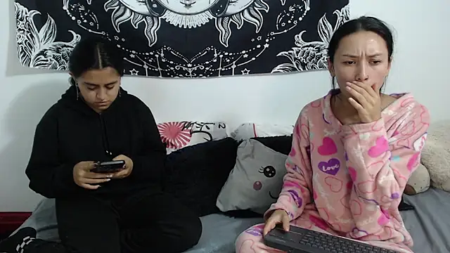 Snapshot of emily_n_abby chatting on March 2026 01:15:01 PM emily n abby online show from March 2026 01:15:01 PM