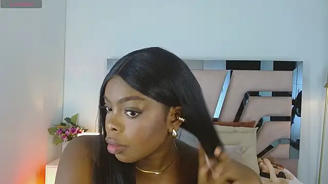 Maiacharris  online show from December 2025 07:30:01 PM