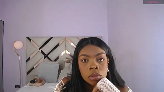 Maiacharris  online show from June 2026 12:06:02 PM