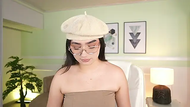 EmilyTurneer online show from November 2025 07:14:01 PM