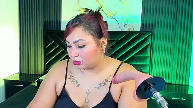 Halleyrosse online show from October 2025 12:04:01 PM