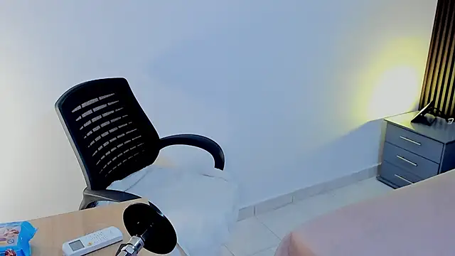 Halleyrosse online show from November 2025 03:53:02 AM