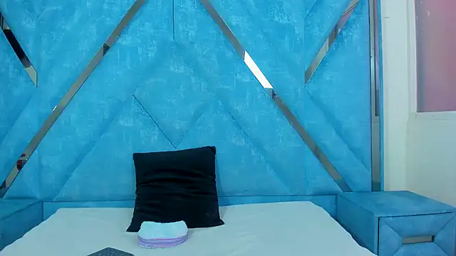 talialadyx online show from April 2026 04:56:01 PM