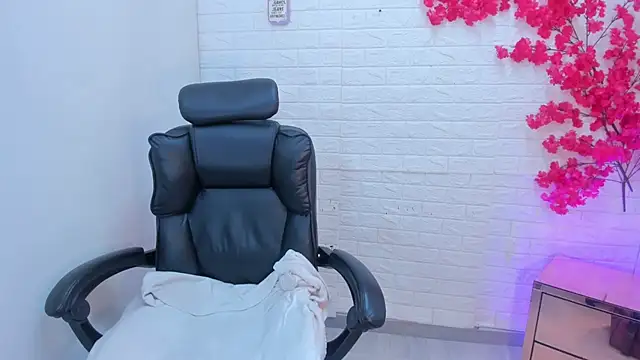 talialadyx online show from March 2026 03:00:01 PM