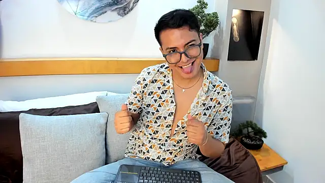 JohnBelRose online show from November 2025 07:17:01 PM