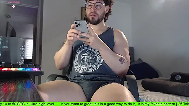 Snapshot of SugaredDigit chatting on October 2025 01:01:02 PM SugaredDigit online show from October 2025 01:01:02 PM
