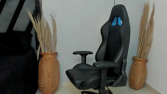 Amelia Brixton online show from January 2026 04:00:02 PM