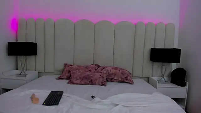 AuraSky  online show from November 2025 06:41:02 PM