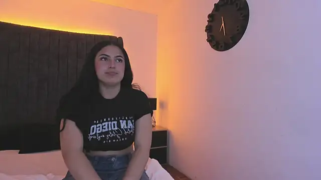 AuraSky  online show from October 2025 07:24:01 PM