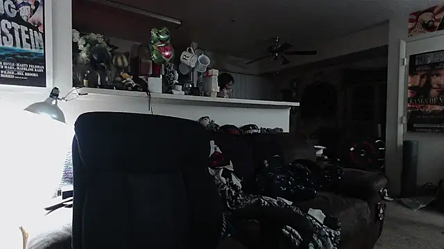 biggerisbetter12 online show from March 2026 11:28:02 AM