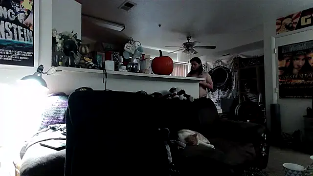 biggerisbetter12 online show from November 2025 04:32:02 PM