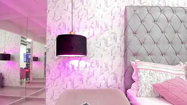 GabrielaSuarez online show from November 2025 05:57:01 PM