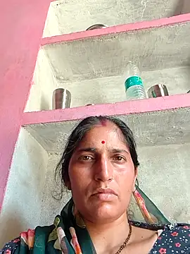 Snapshot of Pooja_shre chatting on May 2026 06:32:01 AM Pooja shre online show from May 2026 06:32:01 AM