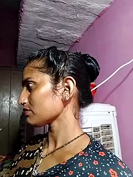 Snapshot of Pooja_shre chatting on November 2025 03:37:02 PM Pooja shre online show from November 2025 03:37:02 PM