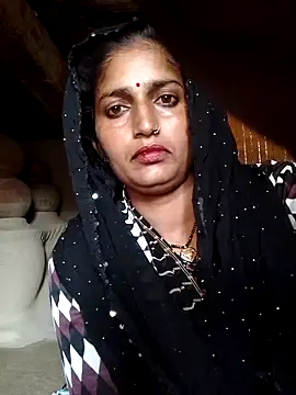 Snapshot of Pooja_shre chatting on November 2025 03:10:01 AM Pooja shre online show from November 2025 03:10:01 AM