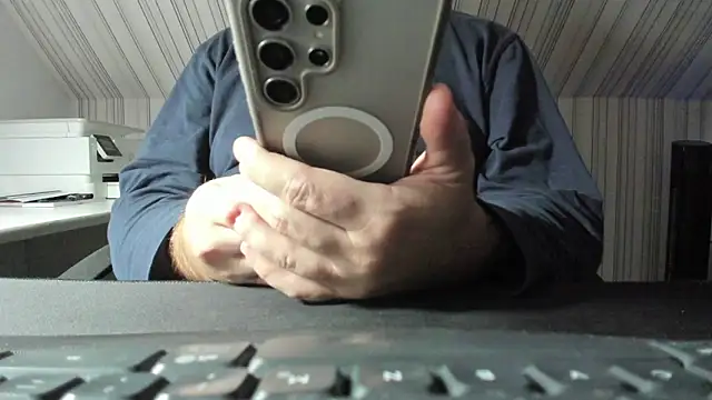 Snapshot of GermanMadMatt chatting on October 2025 05:31:01 AM GermanMadMatt online show from October 2025 05:31:01 AM