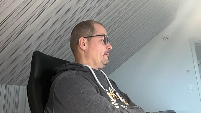 Snapshot of GermanMadMatt chatting on October 2025 08:03:02 AM GermanMadMatt online show from October 2025 08:03:02 AM