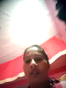 OliveGreen22 online show from November 2025 01:39:01 AM