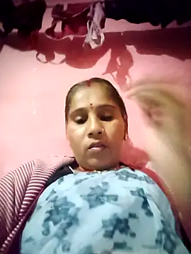 OliveGreen22 online show from November 2025 07:12:02 AM