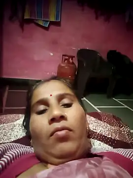 OliveGreen22 online show from November 2025 04:35:02 PM