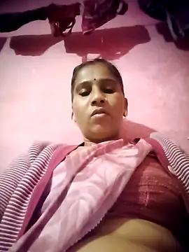 OliveGreen22 online show from November 2025 01:31:02 AM